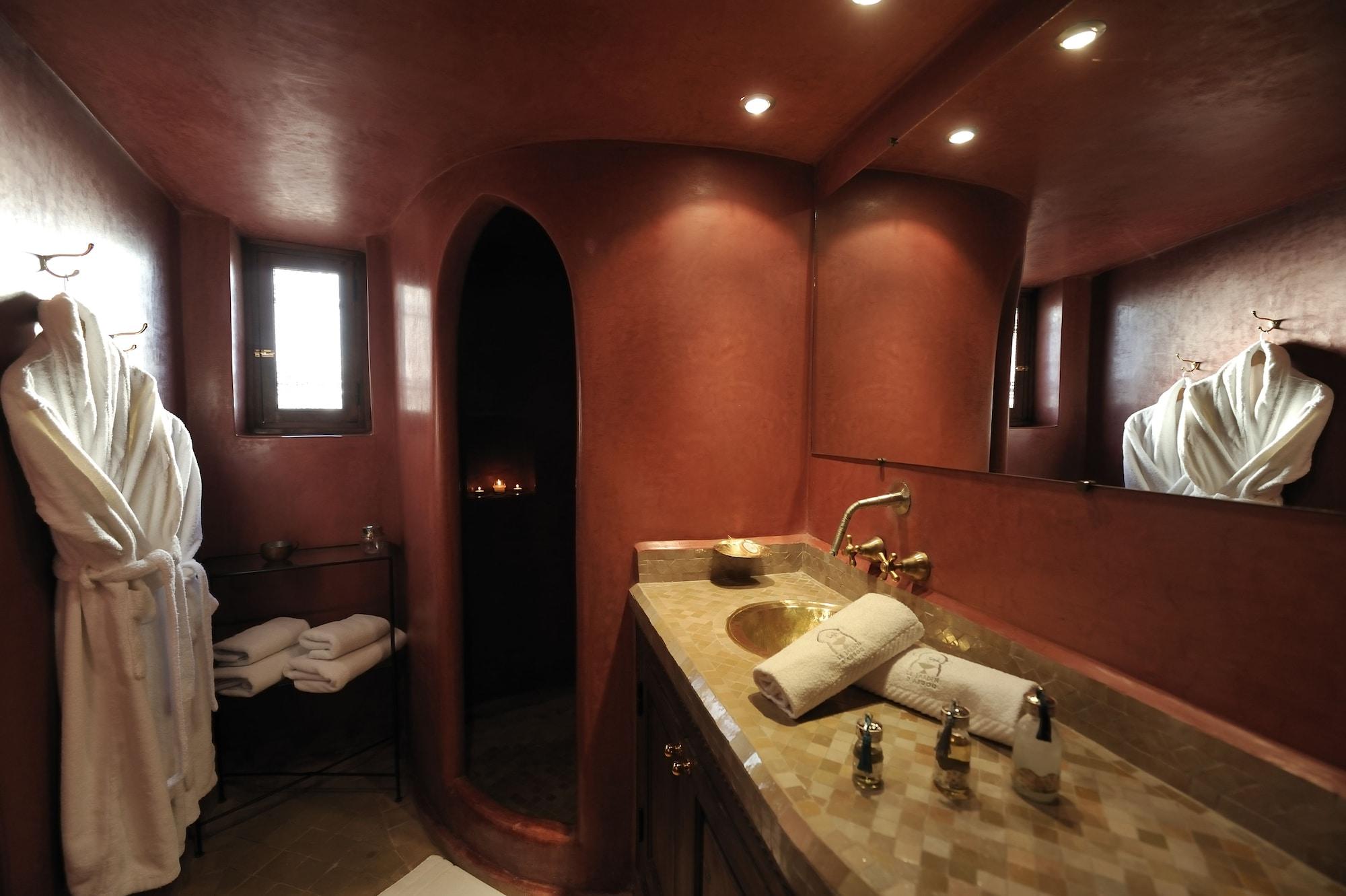 Riad Le Jardin D'Abdou مراكش المظهر الخارجي الصورة Bathroom at the Hotel Amanjena