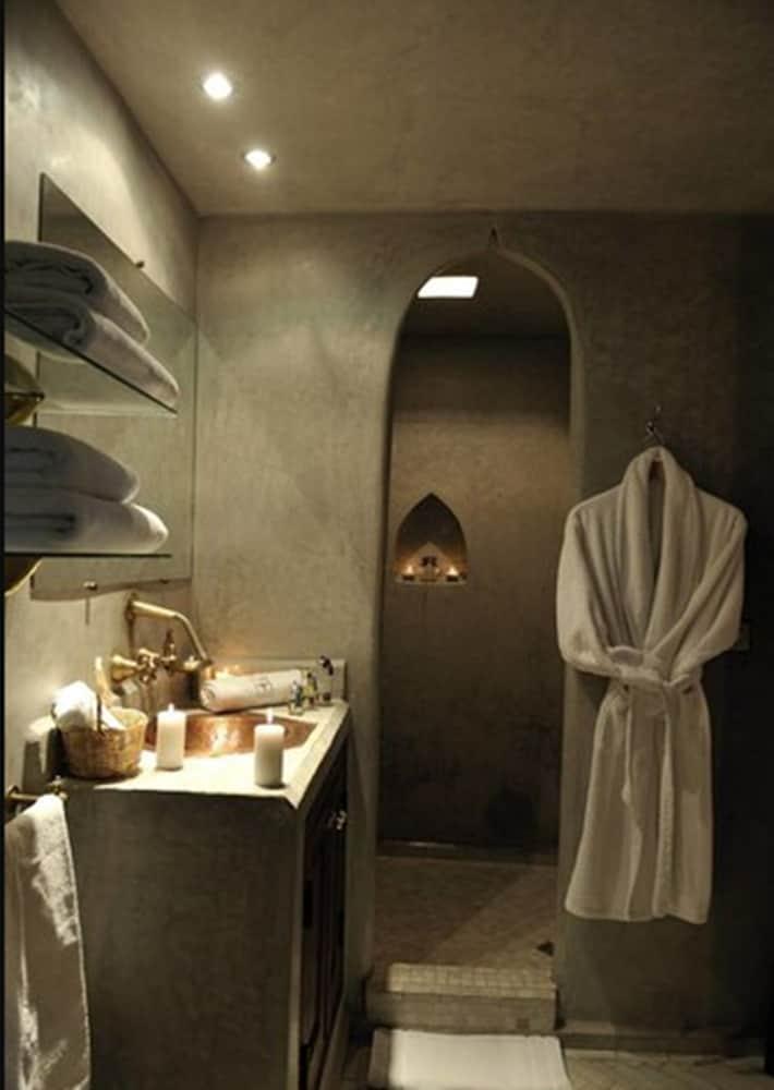 Riad Le Jardin D'Abdou مراكش المظهر الخارجي الصورة A spa bathroom