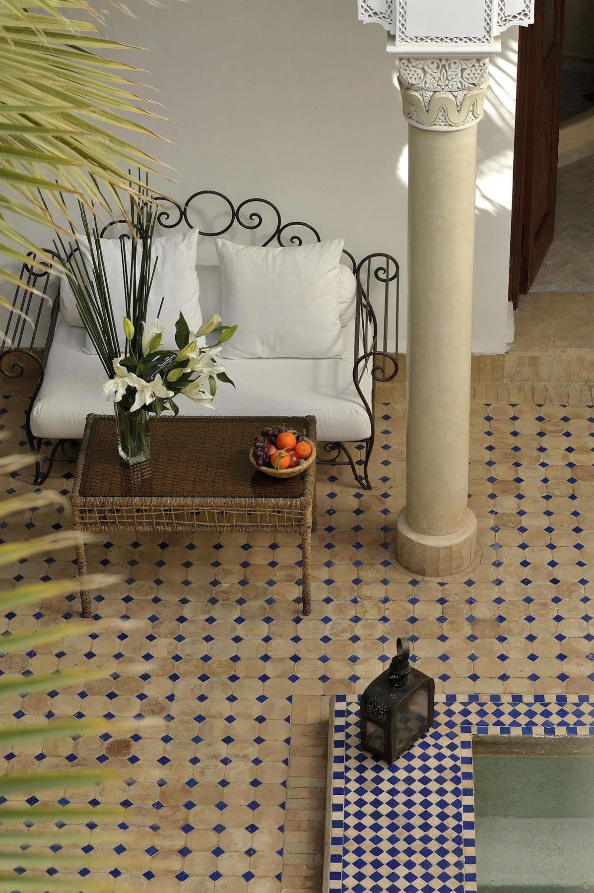 Riad Le Jardin D'Abdou مراكش المظهر الخارجي الصورة Floor tiles in a Moroccan house