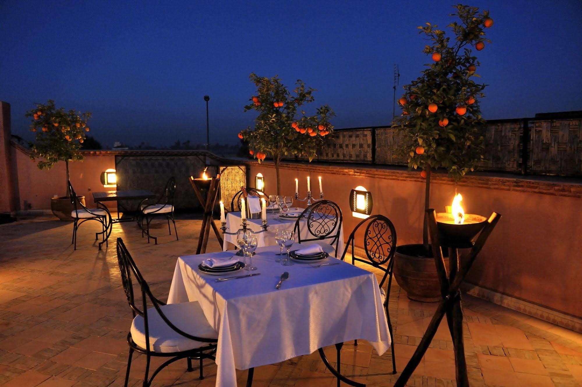 Riad Le Jardin D'Abdou مراكش المظهر الخارجي الصورة Rooftop dining at the hotel